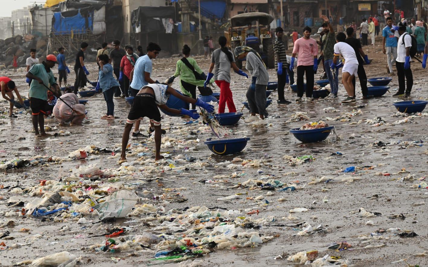 इस तरह के सामूहिक प्रयासों से ही हम अपने शहर और समुद्र तटों को प्रदूषण से बचा सकते हैं और पर्यावरण को संरक्षित रख सकते हैं.