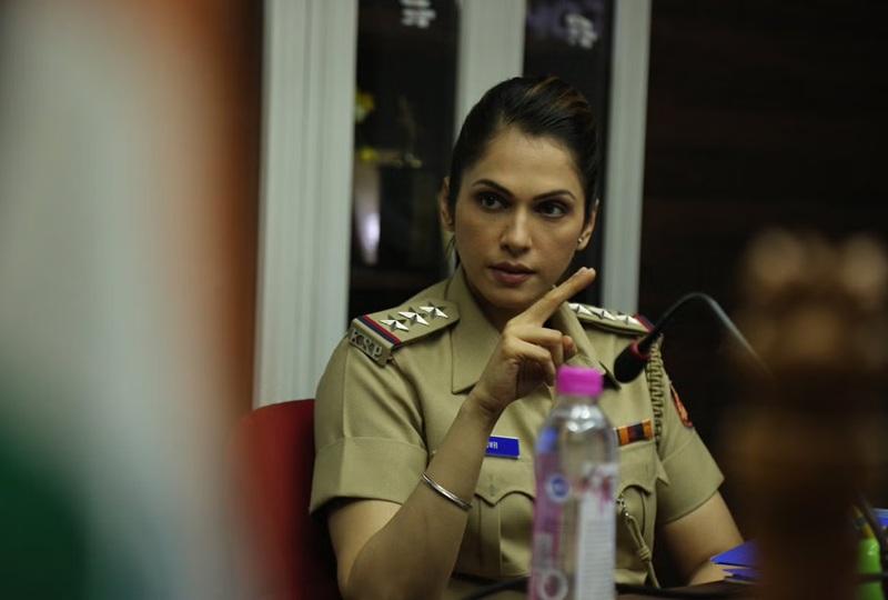 डॉनइस क्राइम थ्रिलर में ईशा ने ‘अनिता’ का किरदार निभाया और शाहरुख़ ख़ान जैसे सुपरस्टार के साथ स्क्रीन शेयर करते हुए भी अपने अभिनय की चमक बनाए रखी. उन्होंने ग्लैमर और गंभीरता का बेहतरीन संतुलन दिखाया, और अपने आत्मविश्वास व मौजूदगी से दर्शकों का ध्यान खींचा.
