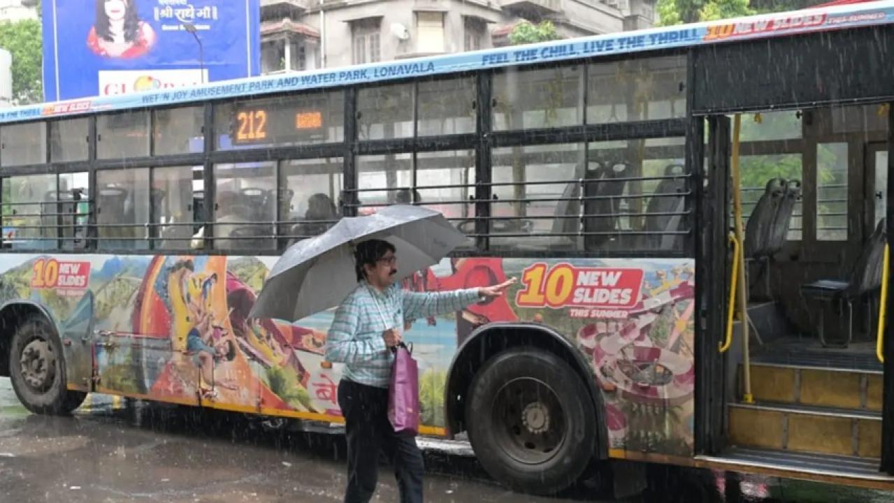 Iमुंबई में हल्की से मध्यम बारिश का अनुमान, कई इलाकों में गरज के साथ बौछारें संभव