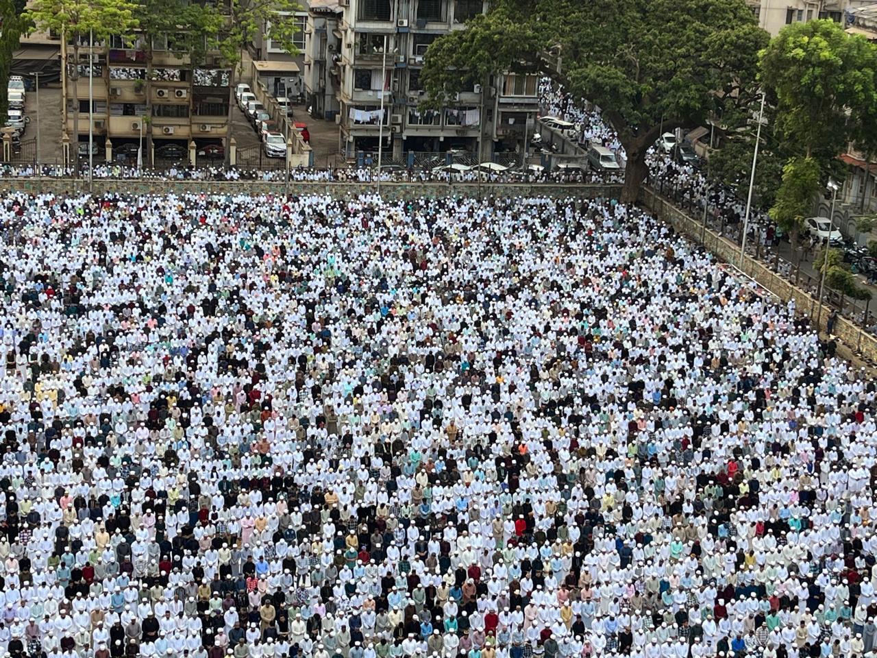 यह त्योहार न केवल उत्सव का प्रतीक है, बल्कि यह ज़कात और फित्रा के ज़रिये सामाजिक बराबरी और सहयोग की भावना को भी प्रबल करता है. 