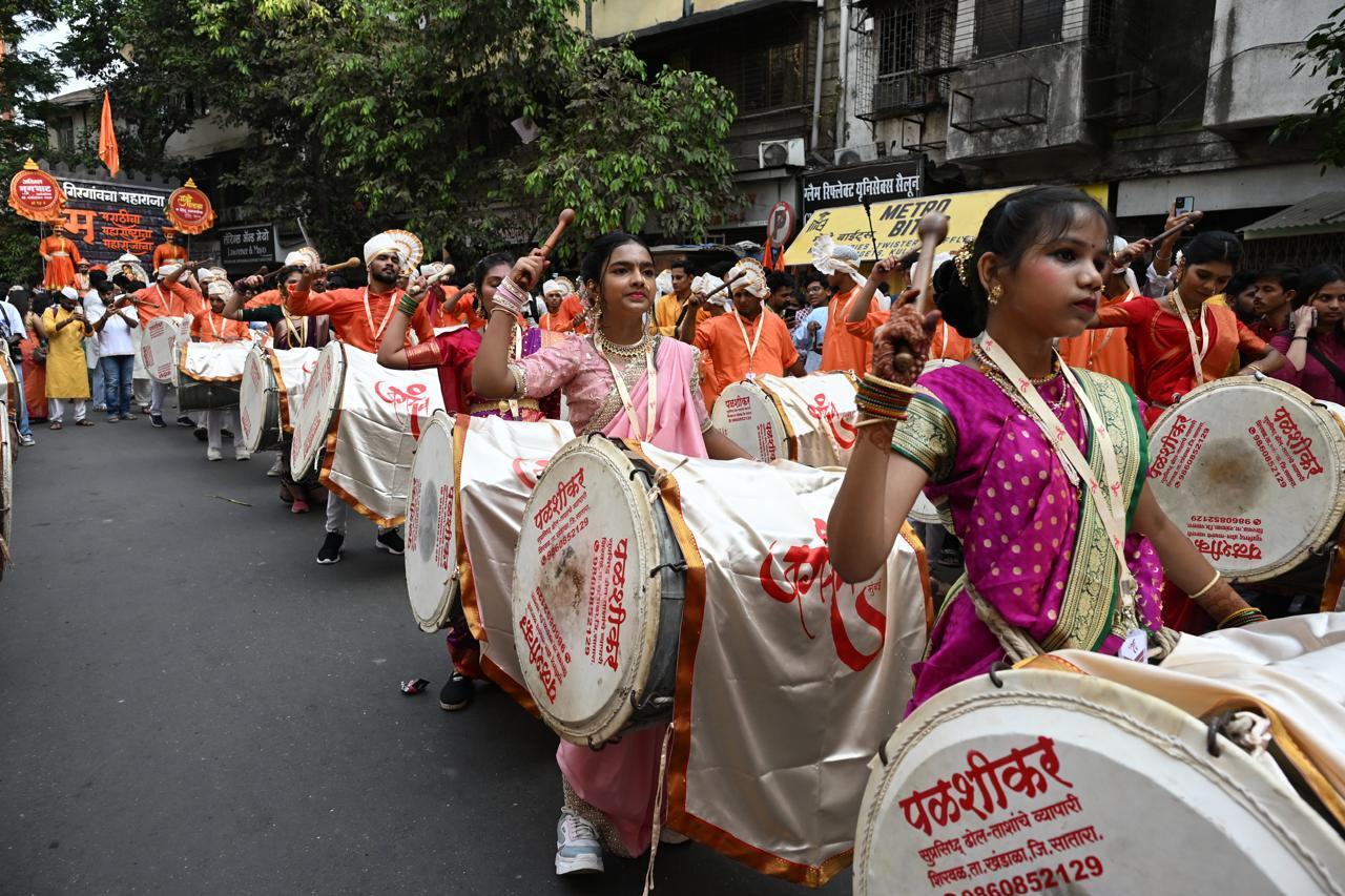गुड़ी पड़वा का यह उत्सव न केवल एक धार्मिक अनुष्ठान है बल्कि यह महाराष्ट्र की सांस्कृतिक एकता और समृद्धि का भी प्रतीक है.