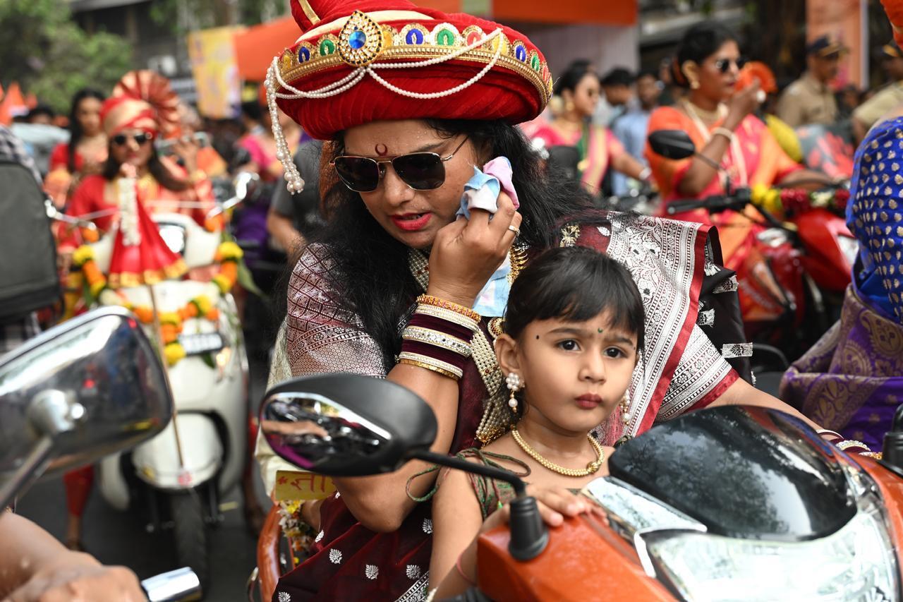 यह उत्सव युवा पीढ़ी को अपनी जड़ों से जोड़े रखने का एक जरिया भी है, जिससे वे अपनी सांस्कृतिक परंपराओं को समझ सकें और उन्हें मनाएं.