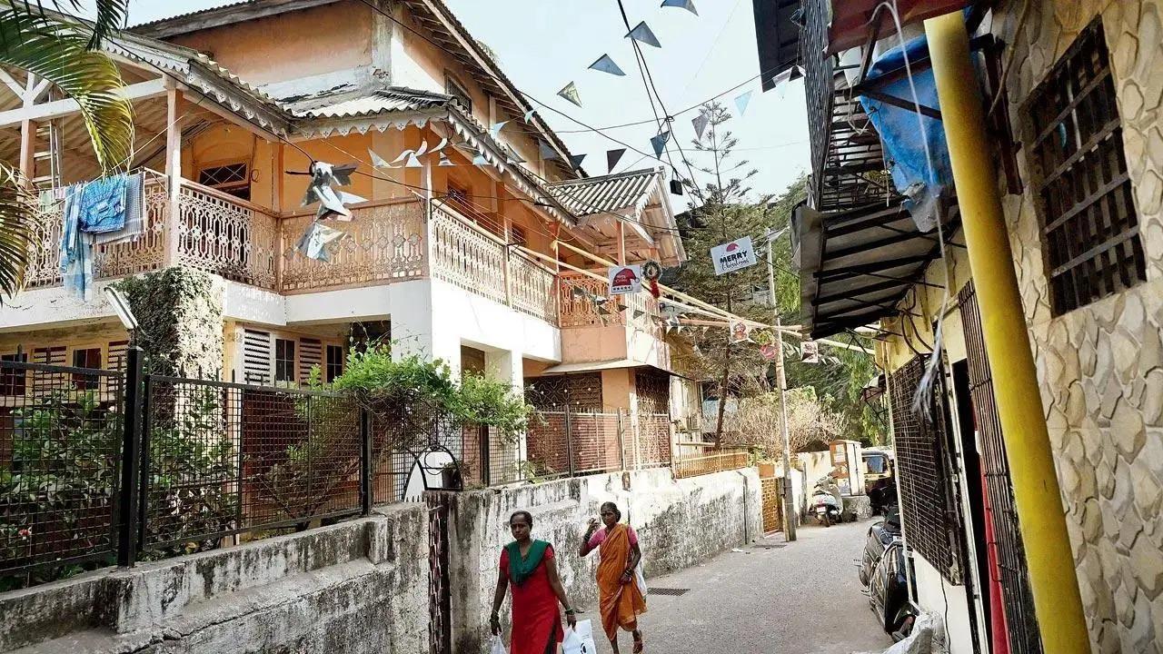 7 मार्च को कुर्ला पश्चिम में क्रिश्चियन गांव। निवासियों के अनुसार, बस्ती का इतिहास आधी सहस्राब्दी से अधिक पुराना है और यह मुंबई की विरासत से गहराई से जुड़ा हुआ है.