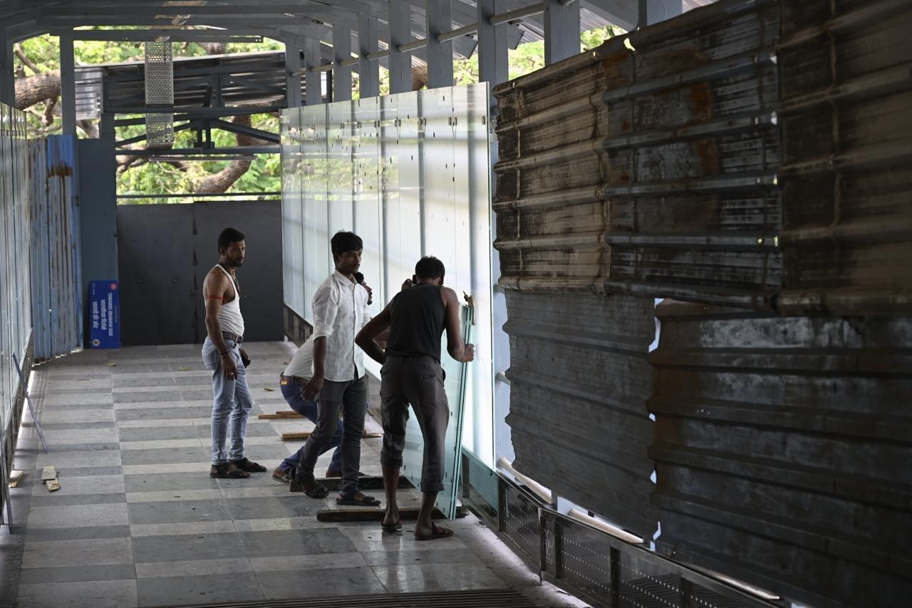 इसके अलावा, कई नगरपालिका स्कूल, एक सब्जी और फूल बाजार और कुछ प्रसिद्ध मंदिर भी इस क्षेत्र में स्थित हैं. 