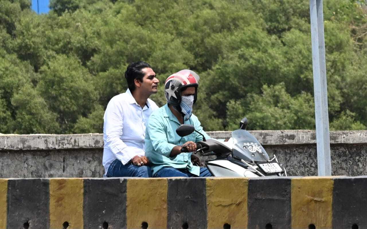हालांकि जैसे-जैसे दिन चढ़ा, धूप तेज़ हुई और हवा में नमी का स्तर भी बढ़ता चला गया. दोपहर के समय हवा में आर्द्रता लगभग 60–65 प्रतिशत तक पहुँच गई, जिससे तापमान की तपिश और भी ज्यादा महसूस हुई.