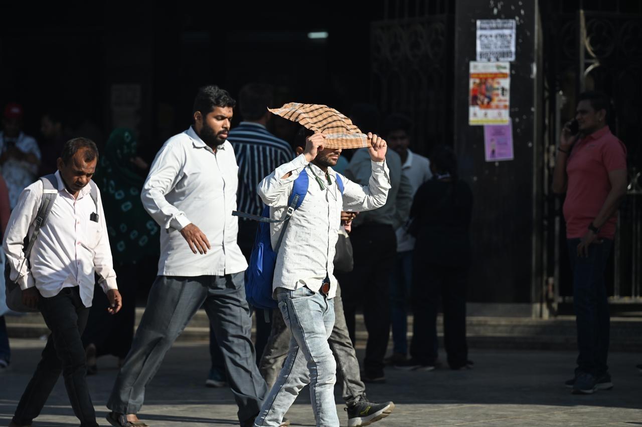 कुल मिलाकर, मुंबईवासी अगले कुछ दिनों तक साफ मौसम का आनंद ले सकते हैं, लेकिन दिन के समय बढ़ती गर्मी को लेकर सतर्क रहना होगा.