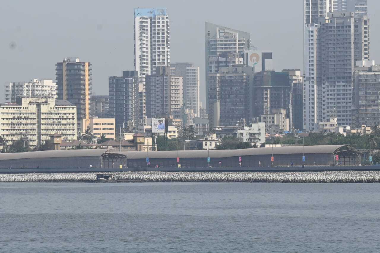 फरवरी और मार्च के दौरान मुंबई में मौसम सामान्य रूप से गर्म रहता है, लेकिन इस साल तापमान औसत से थोड़ा ऊपर जा सकता है. 