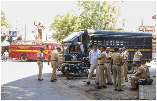 कमिश्नर सिंघल ने पुष्टि की कि स्थिति फिलहाल नियंत्रण में है, और पुलिस ने और अधिक अशांति को रोकने के लिए मजबूत उपस्थिति बनाए रखी है. धारा 144 के तहत निषेधाज्ञा लागू की गई है, जिससे प्रभावित क्षेत्रों में सार्वजनिक समारोहों पर प्रतिबंध लगा दिया गया है, ताकि स्थिति और न बिगड़े.