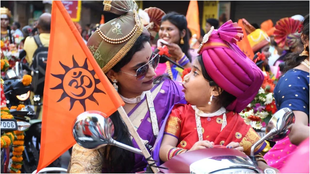 इस शुभ त्योहार का नाम दो शब्दों से लिया गया है - `गुड़ी` जो भगवान ब्रह्मा के ध्वज को संदर्भित करता है और `पड़वा` जो चंद्र पखवाड़े के पहले दिन को दर्शाता है.