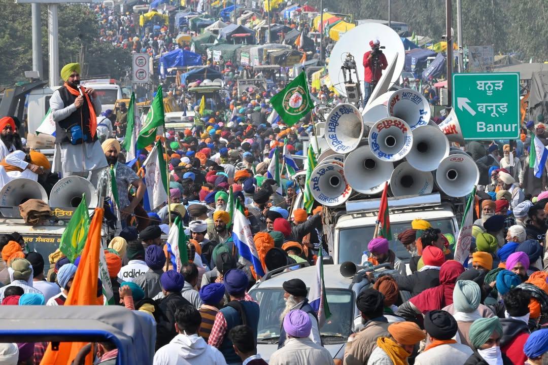 सरकार के साथ हुई वार्ता में कोई ठोस नतीजा नहीं निकलने के बाद किसान संगठनों ने आगे की रणनीति के तहत शंभू बॉर्डर की ओर कूच किया. 