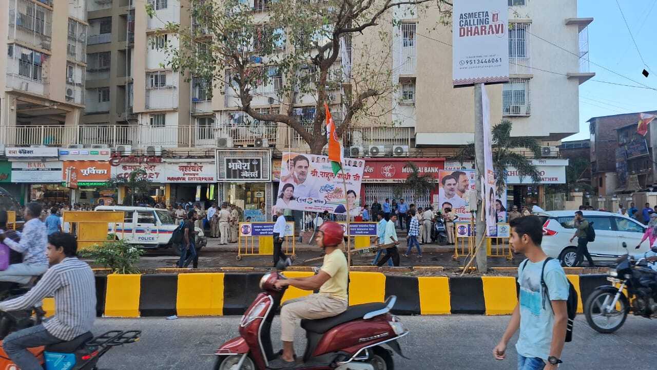 धारावी के निवासी इस से खुश नहीं हैं. 