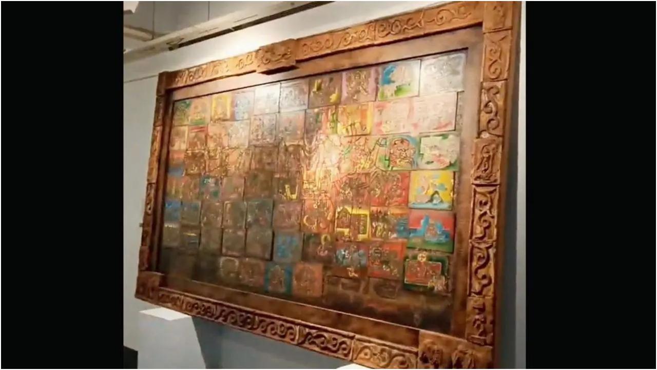12 x 15 इंच की 64 धातु प्लेटों पर चित्रित एक अनोखी रामायण, पेंटिंग का वजन 400 किलोग्राम है.