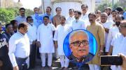 इस विवाद के बीच उद्धव ठाकरे अचानक मुंबई के हुतात्मा स्मारक पहुँचे और वहाँ शहीदों को श्रद्धांजलि अर्पित की. 
