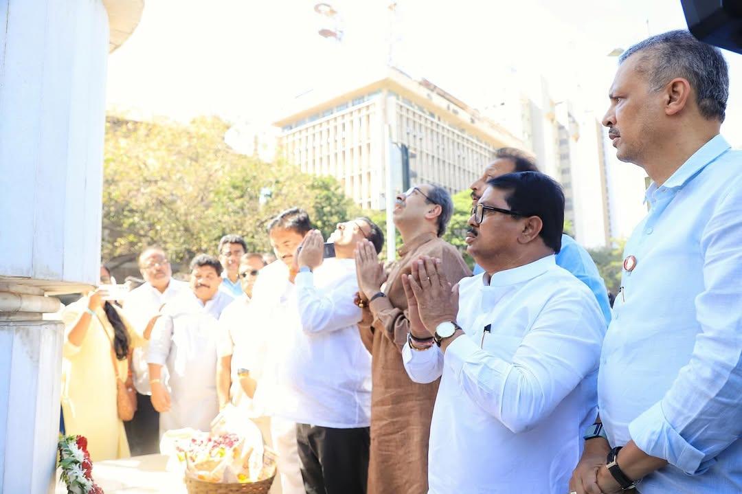मुंबई और महाराष्ट्र की अस्मिता का मुद्दा बन चुके इस विवाद ने बीजेपी को बैकफुट पर ला दिया है, और आने वाले दिनों में स्थिति और भी संवेदनशील हो सकती है.