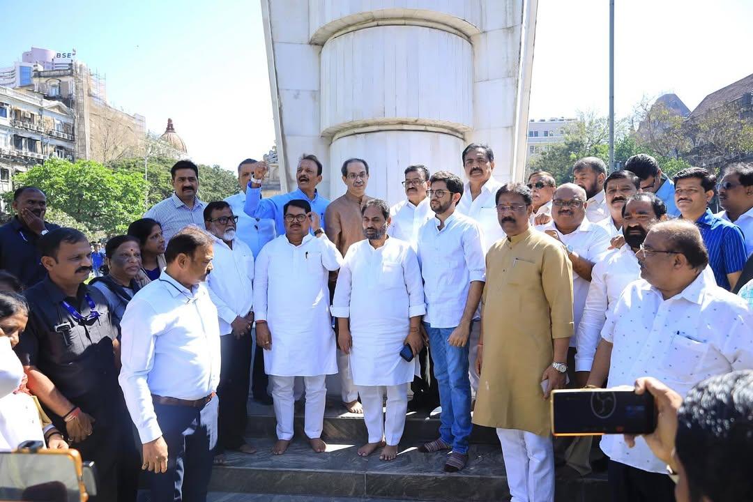 इस बीच भैय्याजी जोशी के बयान से राज्य में बीजेपी की मुश्किलें बढ़ गई हैं. विपक्ष लगातार बीजेपी पर क्षेत्रीय भावनाएँ भड़काकर राजनीतिक फायदा उठाने का आरोप लगा रहा है. 