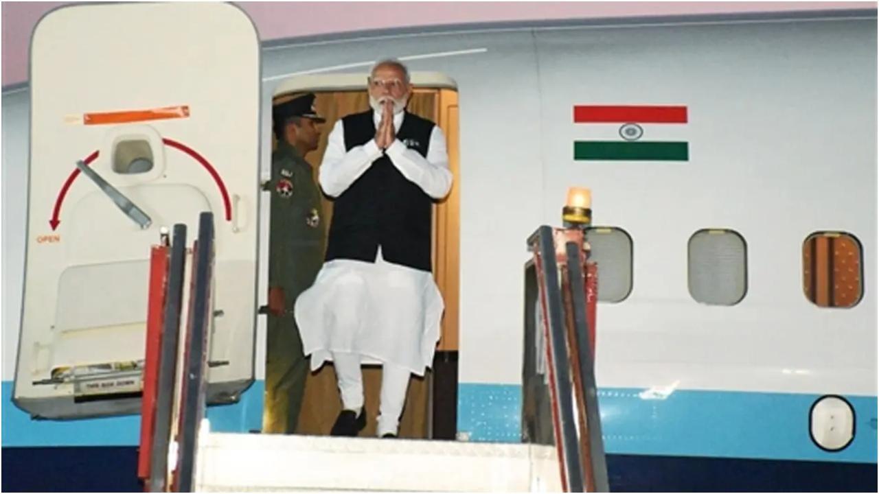 प्रधानमंत्री नरेंद्र मोदी आज सुबह जामनगर पहुंचे (फोटो: एजेंसी)