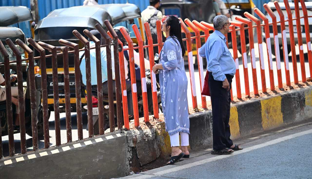 स्थानीय प्रशासन का कहना है कि ग्रिल डिवाइडर लगाने का मुख्य उद्देश्य लोगों की सुरक्षा सुनिश्चित करना है. अधिकारियों ने बताया कि कई बार लोग अचानक सड़क पर दौड़कर यातायात को अव्यवस्थित कर देते थे, जिससे दुर्घटनाएँ बढ़ रही थीं. इस नई व्यवस्था से सड़क पर अनुशासन बना रहेगा और ट्रैफिक भी सुचारू रूप से चल सकेगा.