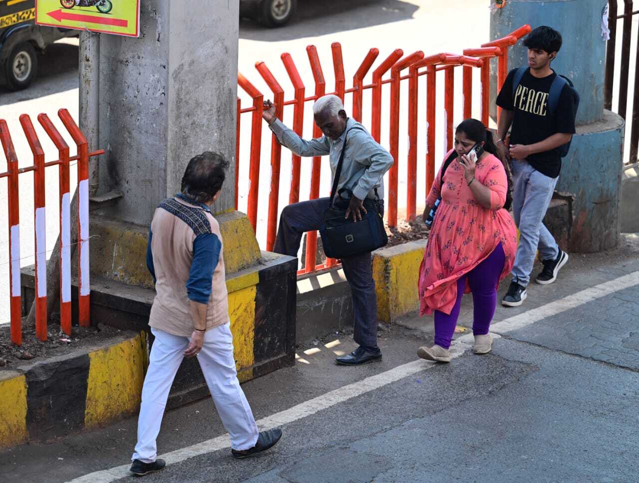 हालांकि, नागरिकों की प्रतिक्रियाओं को ध्यान में रखते हुए प्रशासन जल्द ही कुछ नए कदम उठा सकता है. ऐसी संभावनाएं हैं कि क्षेत्र में अधिक पैदल यात्री क्रॉसिंग पॉइंट बनाए जाएं या फुटओवर ब्रिज की संख्या बढ़ाई जाए ताकि लोग आसानी से सड़क पार कर सकें.