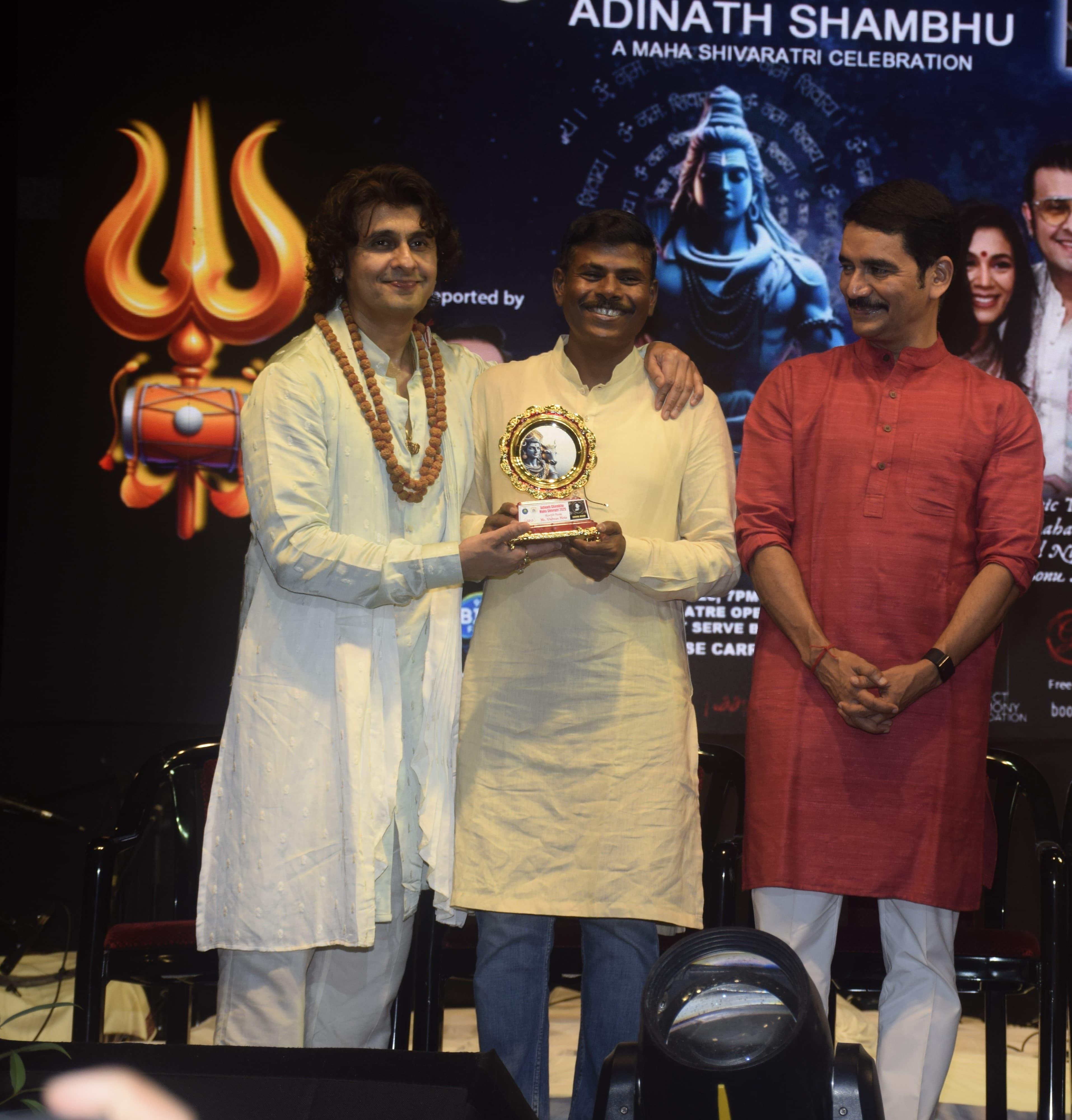 इवेंट में मौजूद हजारों भक्तों ने इस गीत को खूब सराहा और इसे अपनी भक्ति प्लेलिस्ट में शामिल करने का वादा किया.