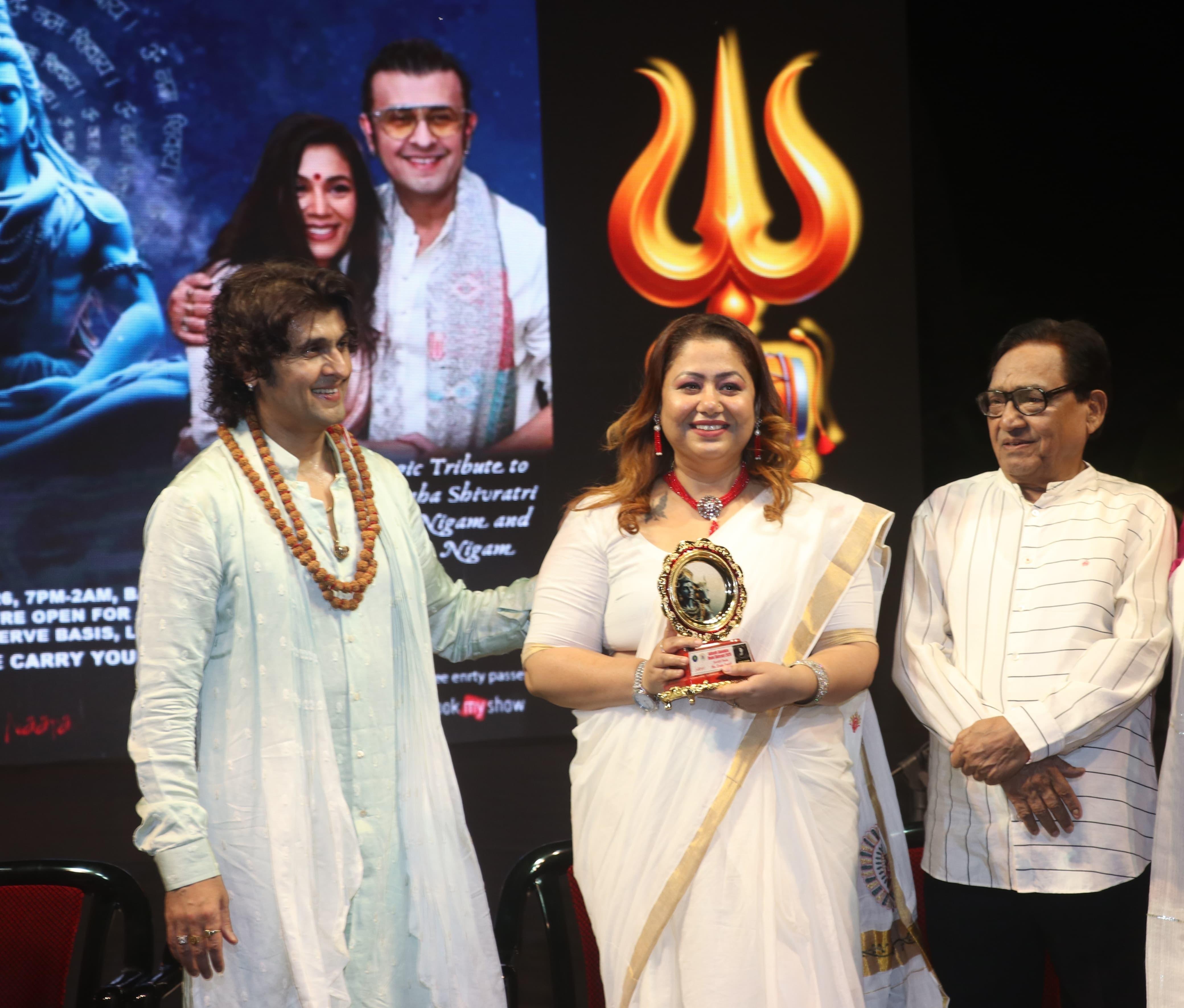 सोनू निगम ने इस अवसर पर सभी प्रशंसकों और उपस्थित हस्तियों का धन्यवाद किया. उन्होंने कहा, 