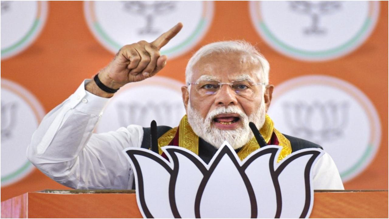 प्रधानमंत्री नरेंद्र मोदी गुरुवार को पश्चिम बंगाल के अलीपुरद्वार में एक जनसभा को संबोधित करते हुए. तस्वीर/पीटीआई