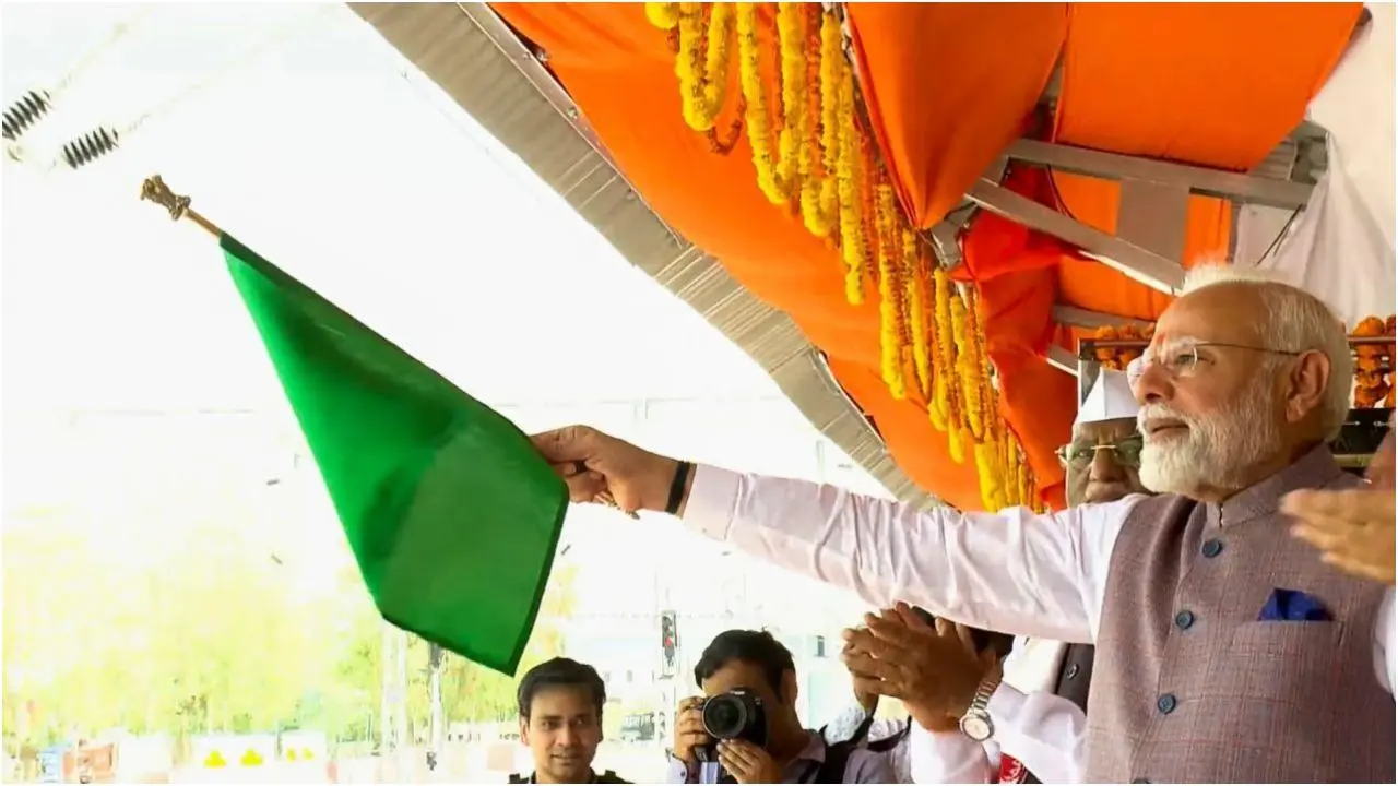 प्रधानमंत्री मोदी 26,000 करोड़ रुपये से अधिक की लागत वाली परियोजनाओं की आधारशिला रखेंगे. फोटो/पीटीआई