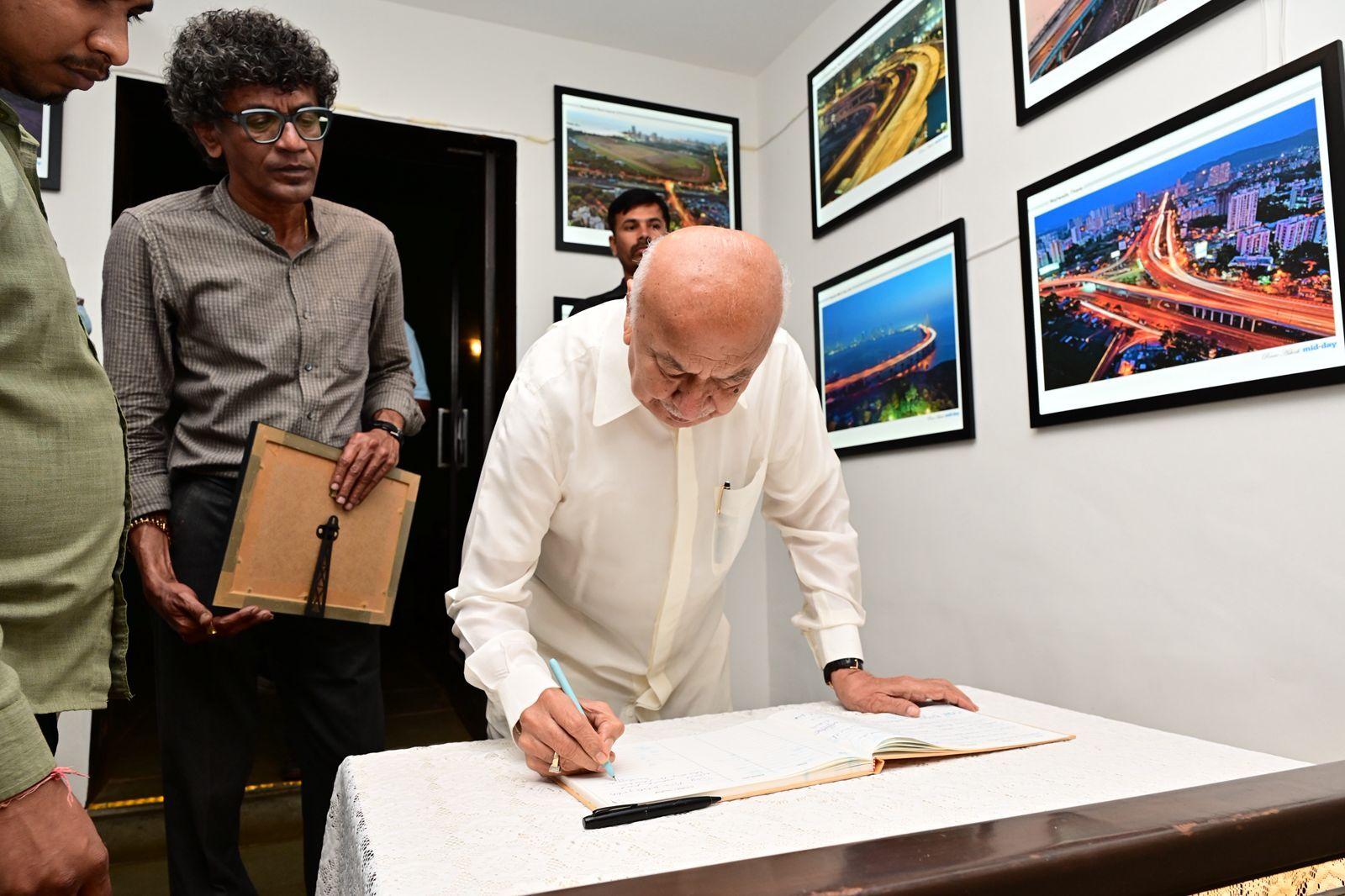 प्रदर्शनी 2 जून 2025 तक चलेगी, और इसे प्रतिदिन दोपहर 12 बजे से शाम 6 बजे तक देखा जा सकता है. 