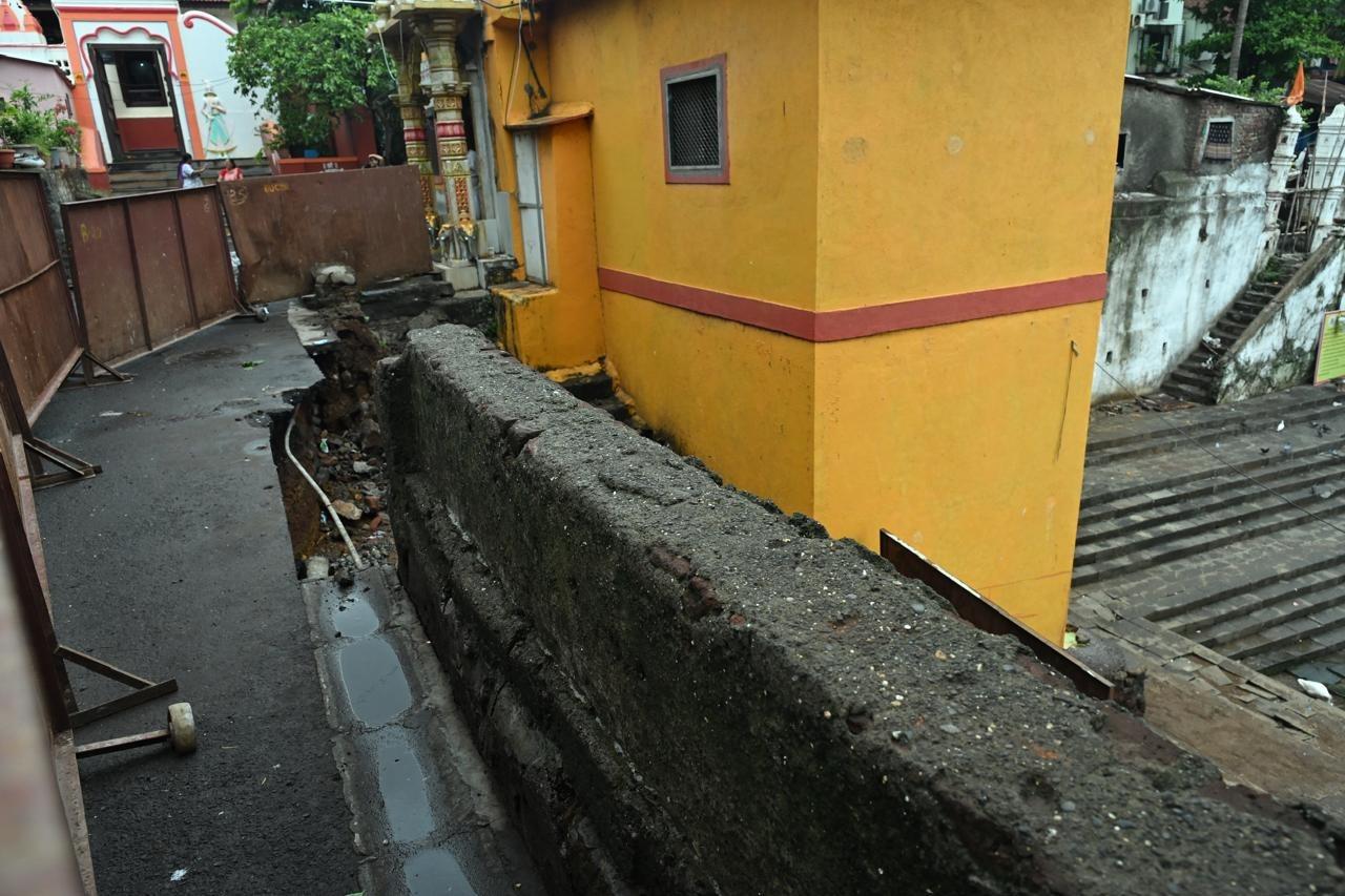 यह घटना रविवार देर शाम को घटी, जिसके बाद स्थानीय निवासियों द्वारा नगर निगम को सूचना दी गई. 