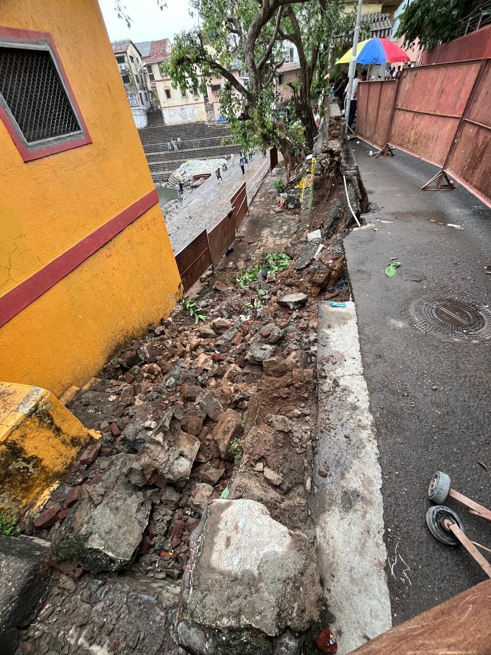 साथ ही, आम नागरिकों से अपील की गई है कि वे बैरिकेडेड क्षेत्र में प्रवेश न करें और सुरक्षा नियमों का पालन करें.