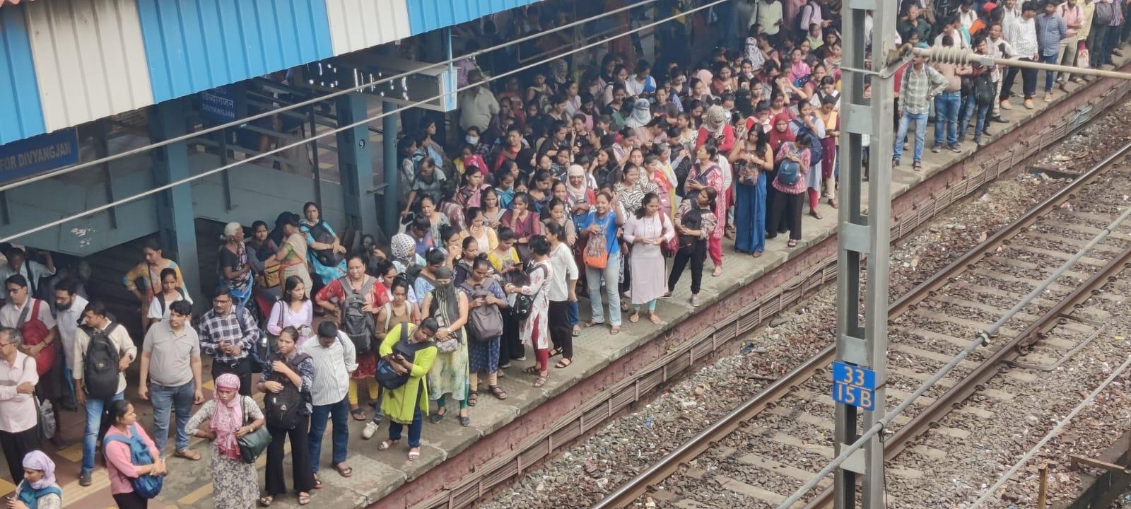मुंबई में मानसून की गतिविधि फिलहाल सक्रिय बनी हुई है, इसलिए मौसम विभाग की चेतावनियों को गंभीरता से लेना आवश्यक है. शहर में बारिश के चलते सड़कें कई जगह जलमग्न हो सकती हैं, जिससे आवागमन प्रभावित हो सकता है. 