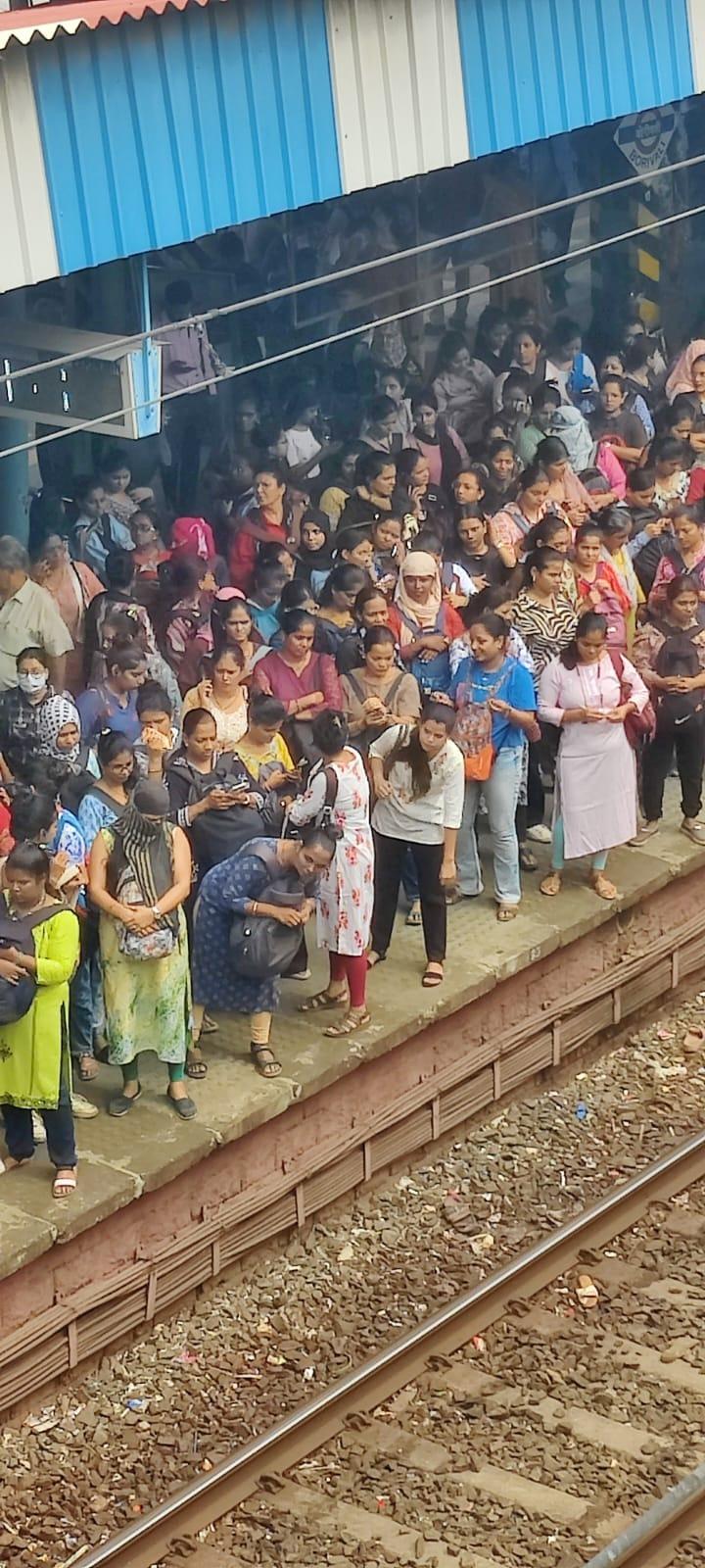 लोगों से अपील की गई है कि वे आवश्यक सावधानियां बरतें और अनावश्यक यात्रा से बचें. विशेषकर तटीय इलाकों में रहने वाले नागरिकों को हाई टाइड के दौरान सतर्क रहने की हिदायत दी गई है. मुंबई में मानसून के इस दौर में मौसम में तेजी से बदलाव होना आम बात है, इसलिए आईएमडी के अपडेट पर नजर रखना जरूरी है. 