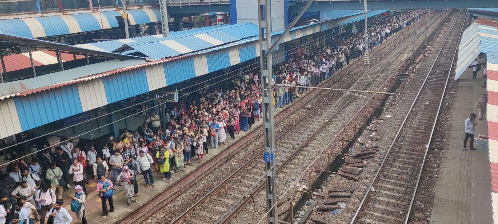 मौसम विभाग ने शहर के लिए येलो अलर्ट जारी किया है, जिससे नागरिकों को सतर्क रहने की सलाह दी गई है. साथ ही, IMD ने क्षेत्रीय हिस्सों में तेज हवाओं, गरज और बिजली गिरने की संभावना जताई है. बृहन्मुंबई नगर निगम (BMC) ने भी तटीय क्षेत्रों में रहने वाले नागरिकों के लिए हाई टाइड से संबंधित सलाह जारी की है, ताकि लोग संभावित जोखिमों से बच सकें. 