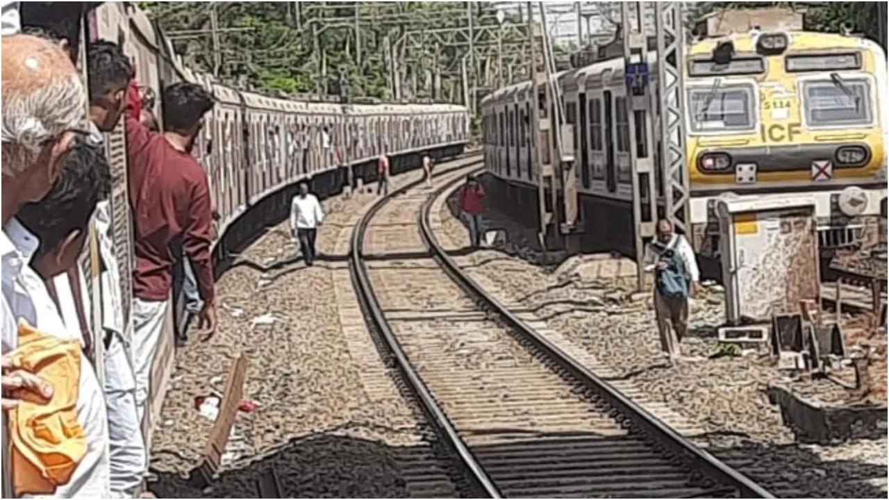 पश्चिमी रेलवे के प्रवक्ता ने पुष्टि की कि घटना के कारण कुछ सेवाएं प्रभावित हुईं.