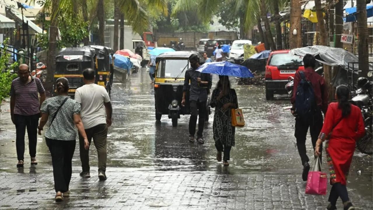 Iमौसम विभाग का येलो अलर्ट, मुंबई समेत महाराष्ट्र के कई जिलों में बारिश का अनुमान