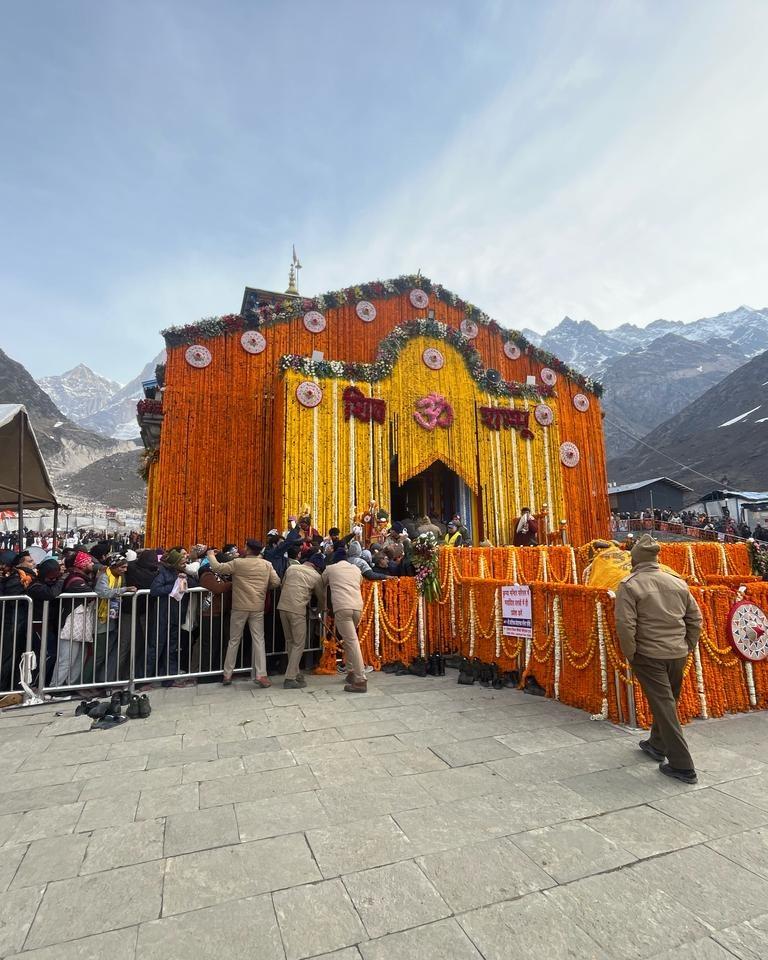 मंदिर के पास मंदाकिनी और सरस्वती नदियों के संगम पर गंगा आरती की तर्ज पर भव्य आरती का आयोजन किया जाएगा. 
