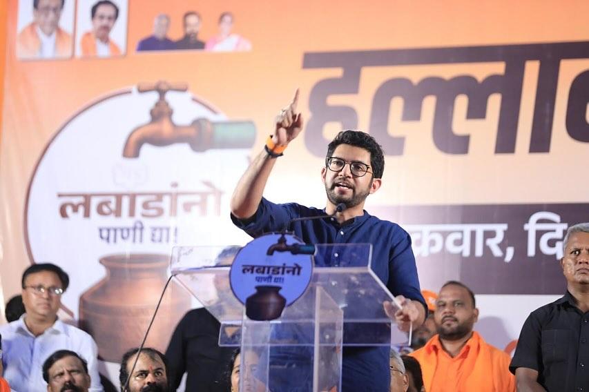 उन्होंने कहा, “नारे लगाना बंद करें और काम शुरू करें. इस शहर को भाषण नहीं, पानी चाहिए. फड़णवीस सरकार ने एक बार मोर्चा निकाला था और नियमित जलापूर्ति का वादा किया था, पर वह अभी तक पूरा नहीं हुआ.” 