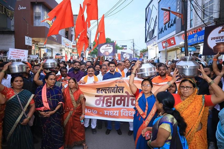 पिछले 34 दिनों से चल रहे इस आंदोलन ने शहर में जल संकट की गंभीरता को बेझिझक सामने ला दिया है.