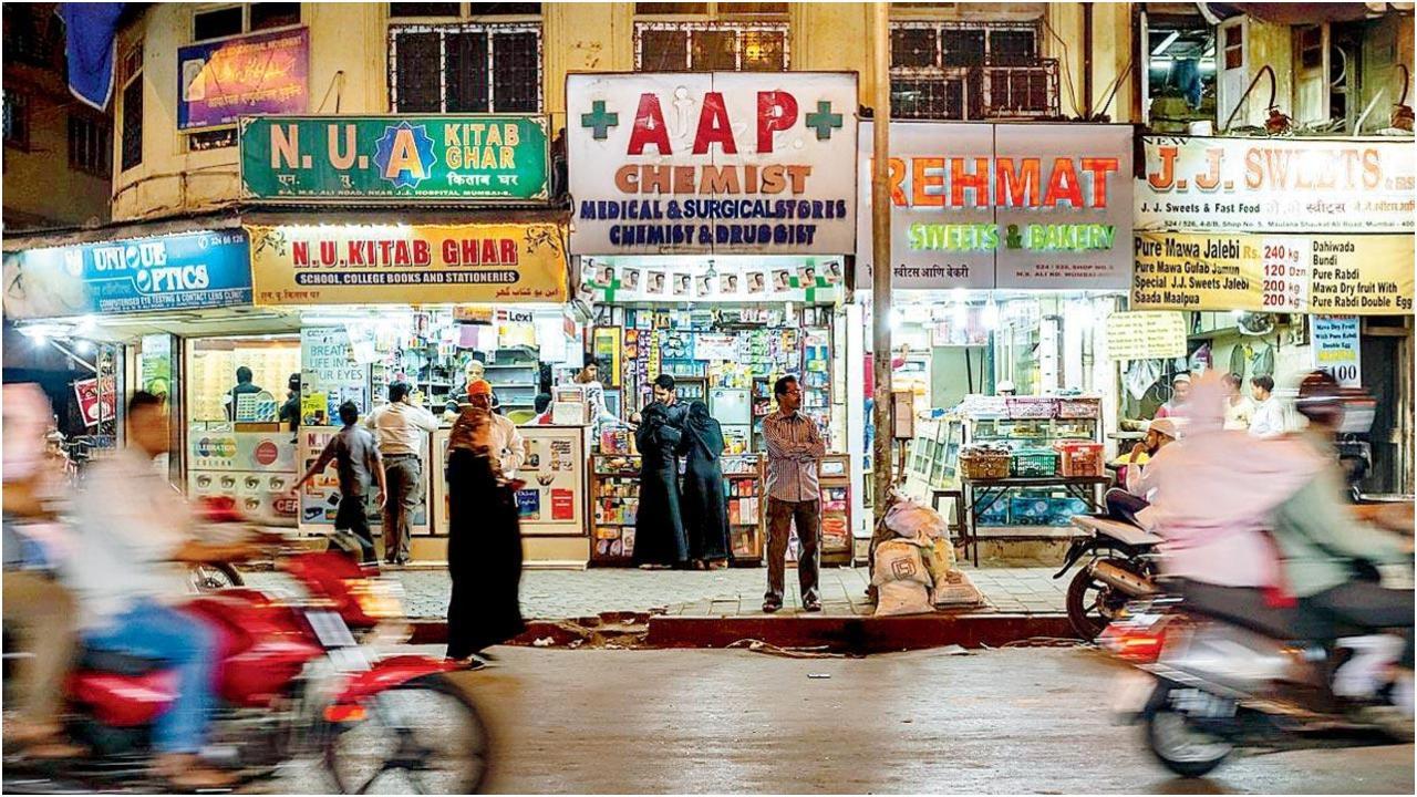 Iमुंबई में फिल्म प्रोड्यूसर और उसकी वकील ने जाल बिछा कर मांगे 20 लाख, केस दर्ज