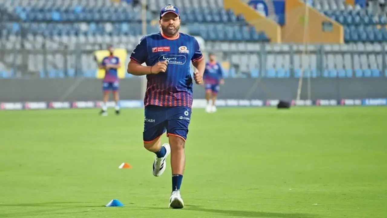 मुंबई इंडियंस के सलामी बल्लेबाज रोहित शर्मा कल वानखेड़े स्टेडियम में अभ्यास सत्र के दौरान. Pic/Atul Kamble