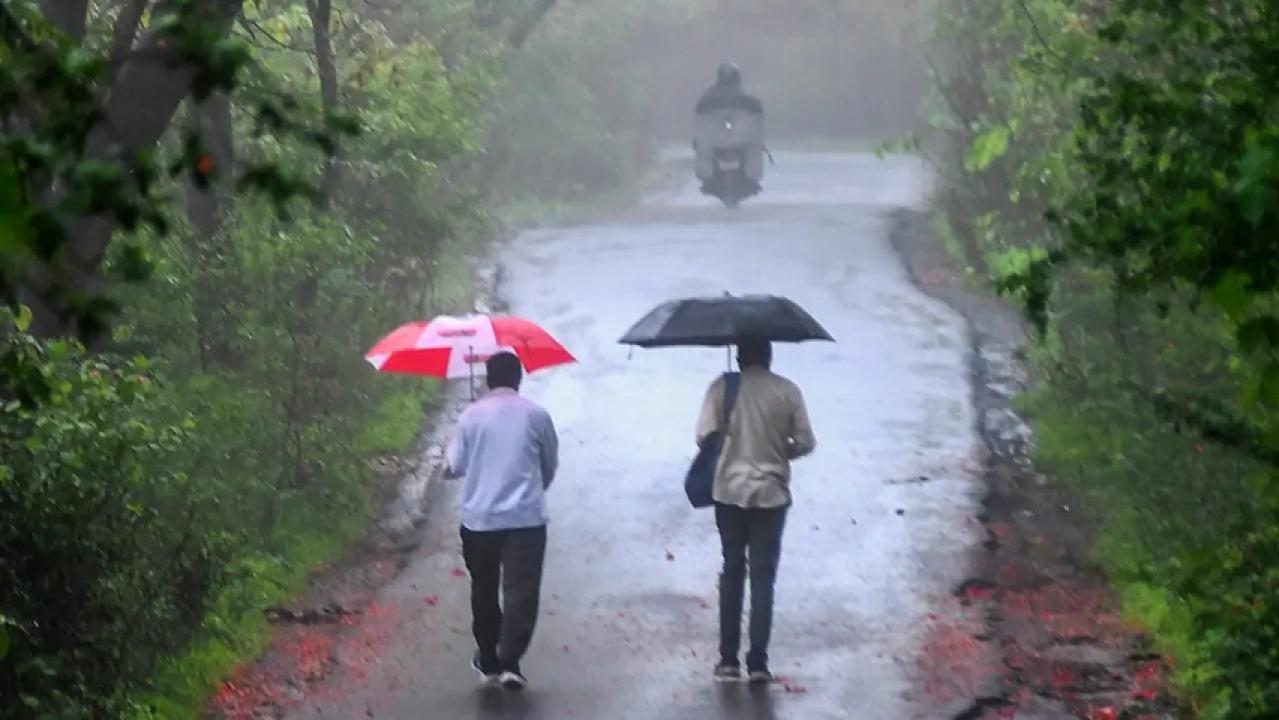 Iमुंबई में आज के मौसम का हाल, हल्की बारिश के साथ छाए रहेंगे बादल
