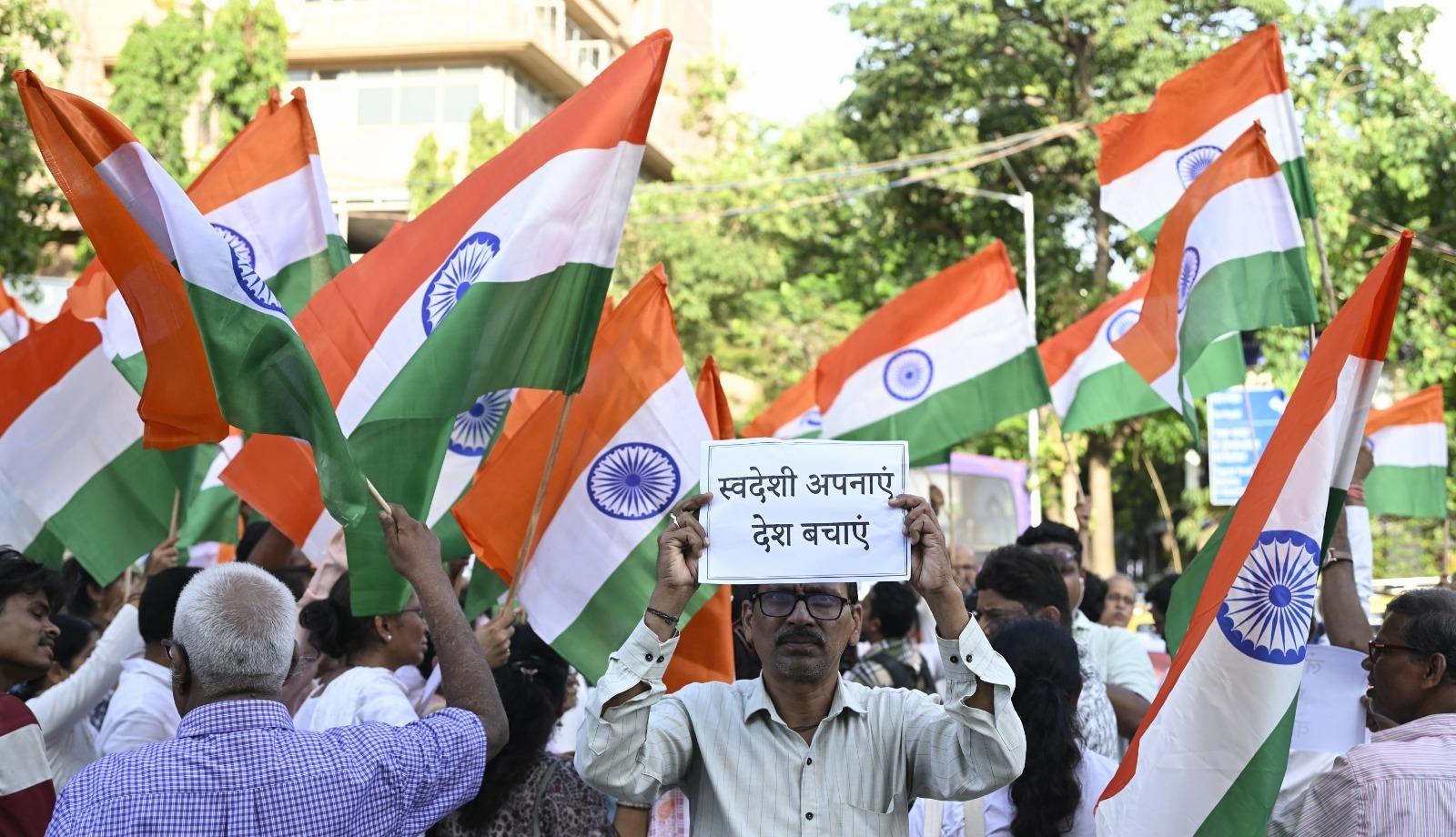 इस विरोध प्रदर्शन ने यह स्पष्ट संदेश दिया कि भारत के नागरिक और सामाजिक संगठन देश के खिलाफ होने वाली हर तरह की साजिशों और विरोधों के प्रति सजग और एकजुट हैं. उन्होंने कहा कि भारत के हितों और सुरक्षा के खिलाफ किसी भी तरह का रुख स्वीकार्य नहीं होगा और देशभक्तों का यह समर्थन हमेशा मजबूत रहेगा.