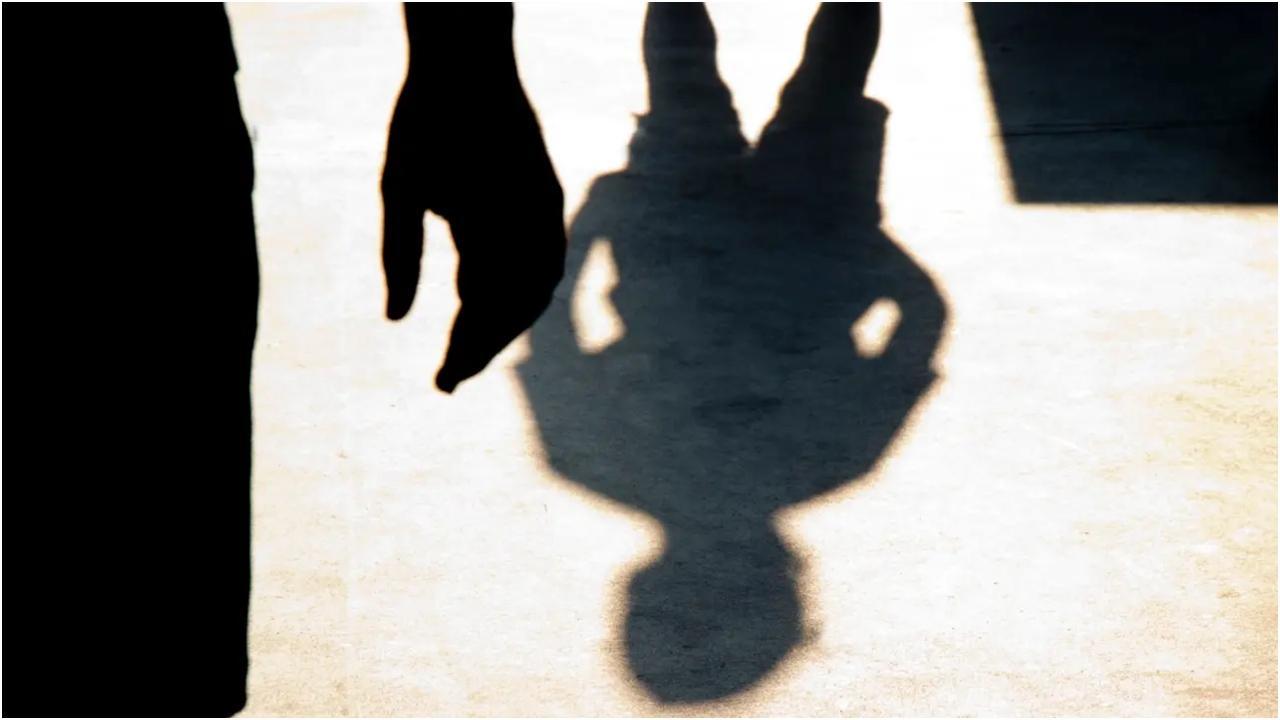 Iनाबालिग लड़की को पीटने वाराणसी से मुंबई आया शख्स, कॉल अनसुना करने पर किया हमला