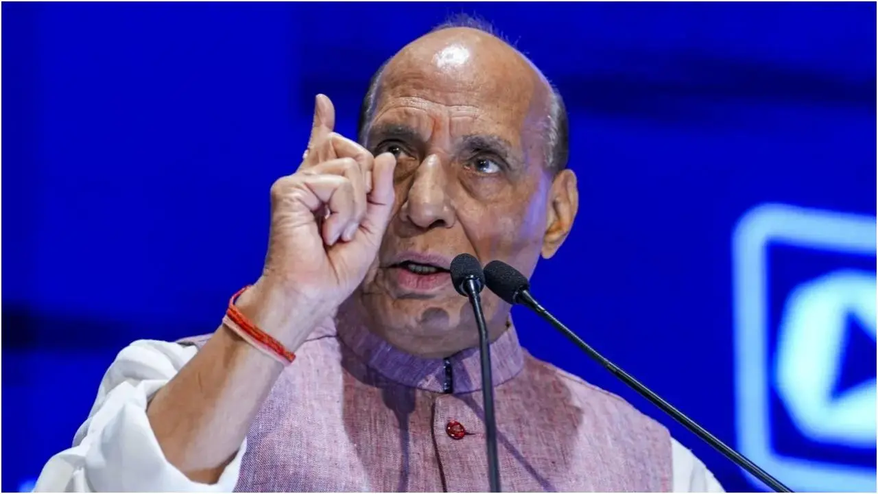 राजनाथ सिंह ने कहा कि वह दिन दूर नहीं जब पीओके के लोग आत्मसम्मान और अपनी इच्छा से भारत में शामिल होंगे. तस्वीर/पीटीआई