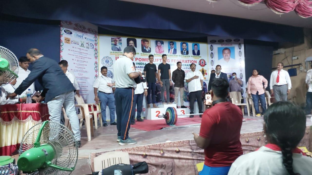 आज भी मैं पावरलिफ्टिंग में देश में टॉप 10 पर हूं, लेकिन फिर भी मेरी मेरी कोई पहचान नहीं है, मैं यही कहना चाहता हूं कि मुझे थोड़ा सा सपोर्ट मिला तो मैं राज्य और देश दोनों को गर्व महसूस कराऊंगा, मैं अक्सर मिलने पर पूरी मेहनत से अपने और देश के नाम को रोशन करूंगा. पॉवरलिफ्टिंग सीखते हुए मैंने बहुत उतार-चढ़ाव देखे, इसने बहुत कुछ सिखाया है बहुत सारे लोगों से मिला और जीवन के बारे में भी इस खेल ने मुझे काफी कुछ सिखाया है और मैं इसके साथ ही आगे बढ़ना चाहता हूं और और मुझे आज बोलने का अवसर मिला है तो मैं चाहूंगा कि आप मेरी आवाज सुनें और मैं चाहता हूं कि मैं अपने देश अपने राज्य अपने शहर और अपनी माता पिता के लिए अधिक से अधिक पदक जीतूं. 