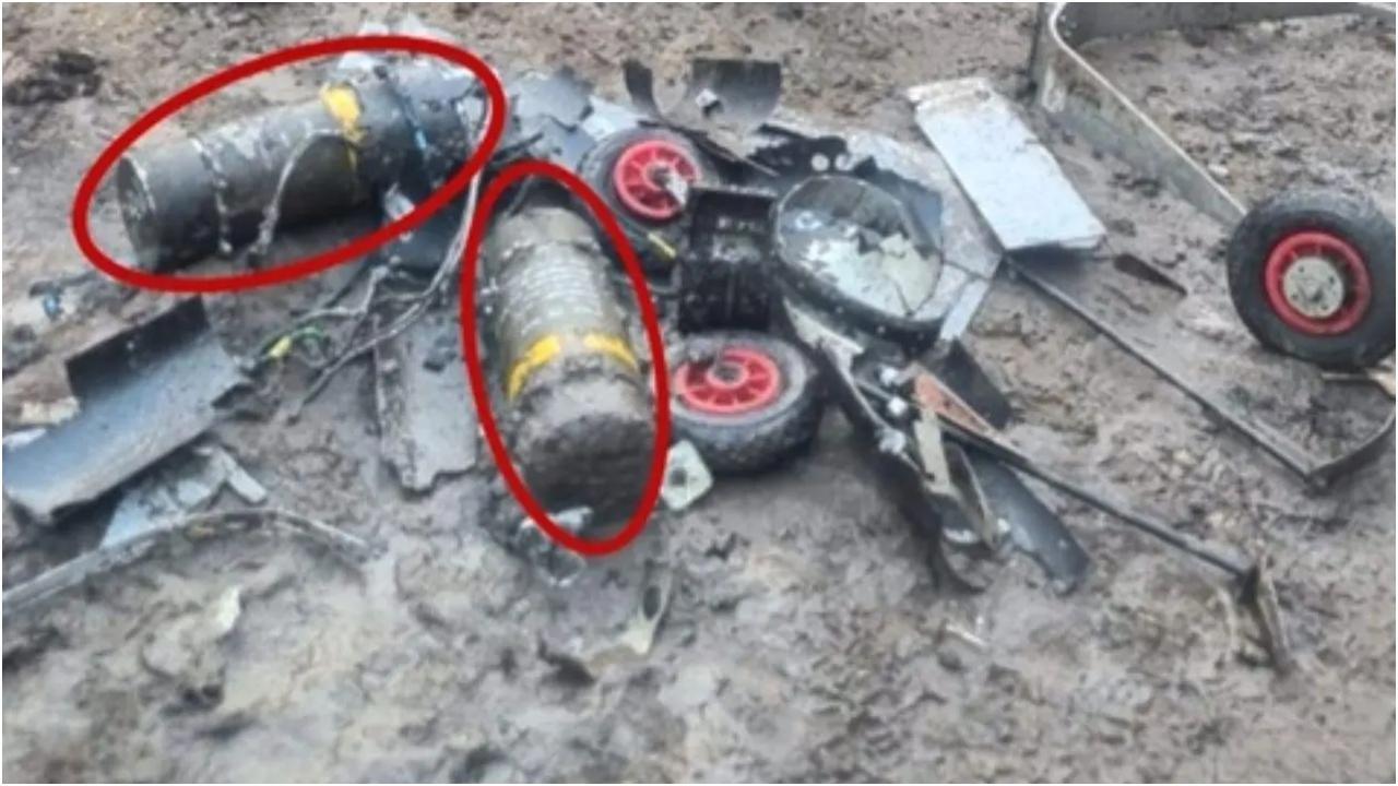 शनिवार को @adgpi द्वारा एक्स के माध्यम से जारी की गई तस्वीर, अमृतसर में पाकिस्तान से हमले के बाद इकाइयों द्वारा नष्ट किए गए पाकिस्तान के दुश्मन ड्रोन और अन्य हथियारों के मलबे मिले. तस्वीर साभार/पीटीआई