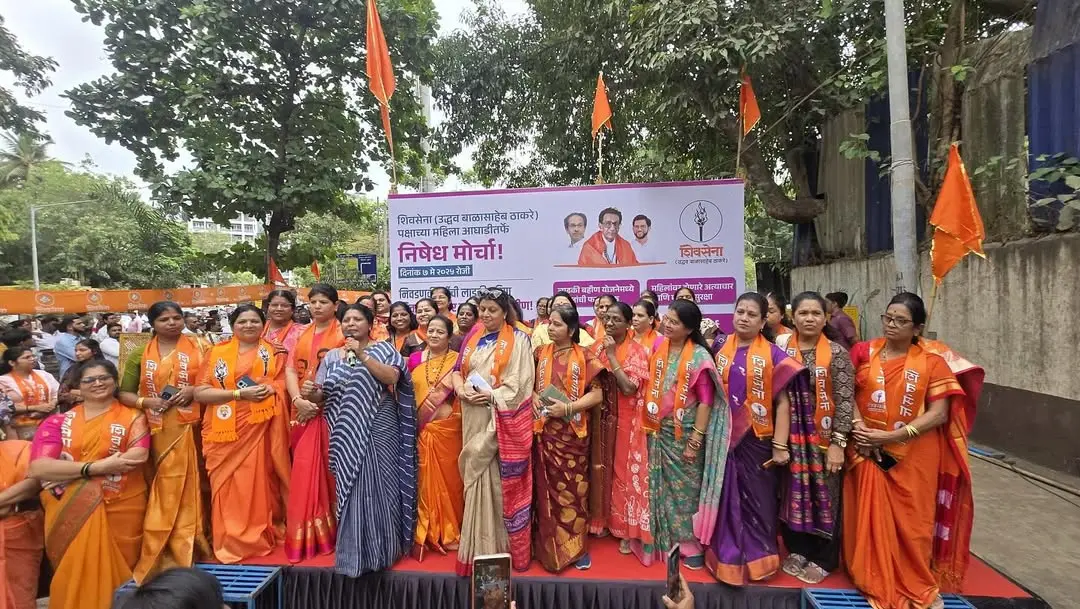 प्रदर्शन का केंद्र बिंदु थे कई ज्वलंत मुद्दे—लड़की बहिन योजना का रुकना, लगातार बढ़ती गैस सिलेंडर की कीमतें, आंगनवाड़ी और आशा कार्यकर्ताओं का महीनों से बकाया वेतन, महिलाओं के लिए खराब स्वास्थ्य सेवाएं, और संजय गांधी निराधार योजना की अचानक बंदी.
