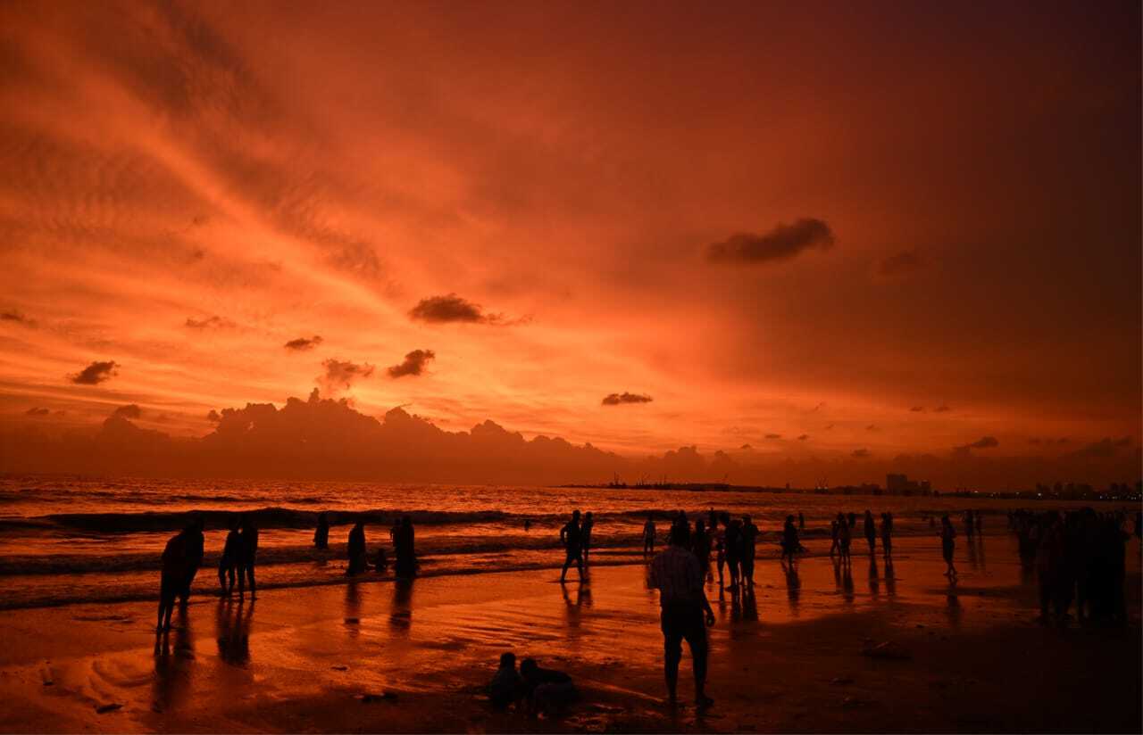 कई लोगों ने इस पल को देखकर कहा कि ऐसे नजारे मुंबई की भाग-दौड़ भरी जिंदगी में एक तरह की राहत और प्रेरणा देते हैं.