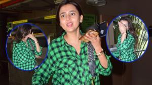 एयरपोर्ट पर स्पॉट होने के दौरान तेजस्वी ने मीडिया से हल्के-फुल्के अंदाज में कहा, 