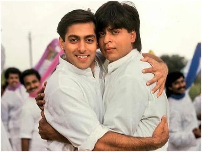 करण अर्जुन
भाईचारे के प्यार की कालातीत कहानी जो मौत जैसी सच्चाई को भी मात दे दी. करण अर्जुन एक आइकॉनिक फिल्म थी! शाहरुख खान और सलमान खान की जोड़ी ने पुनर्जन्म लेकर अपने परिवार के सम्मान का बदला लिया. राखी गुलज़ार का वो डायलॉग – 