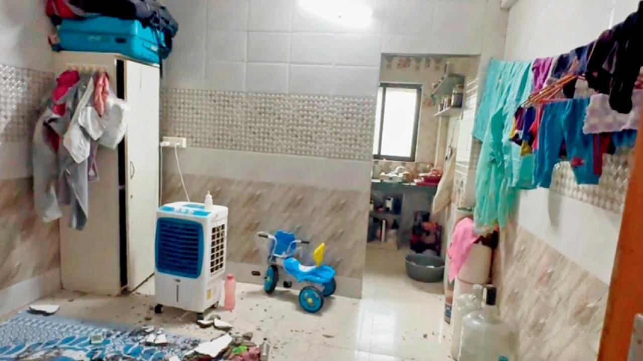 Iविरार में 30 साल पुरानी इमारत की छत गिरने से महिला की मौत